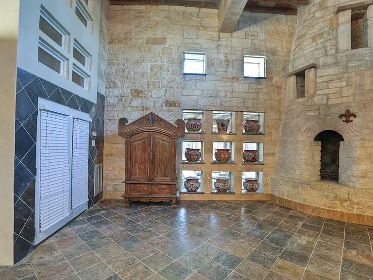 614 Pine Gully Rd #LOFT — Photo 1