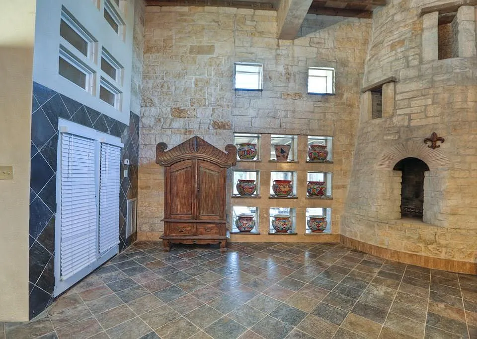 614 Pine Gully Rd #LOFT
