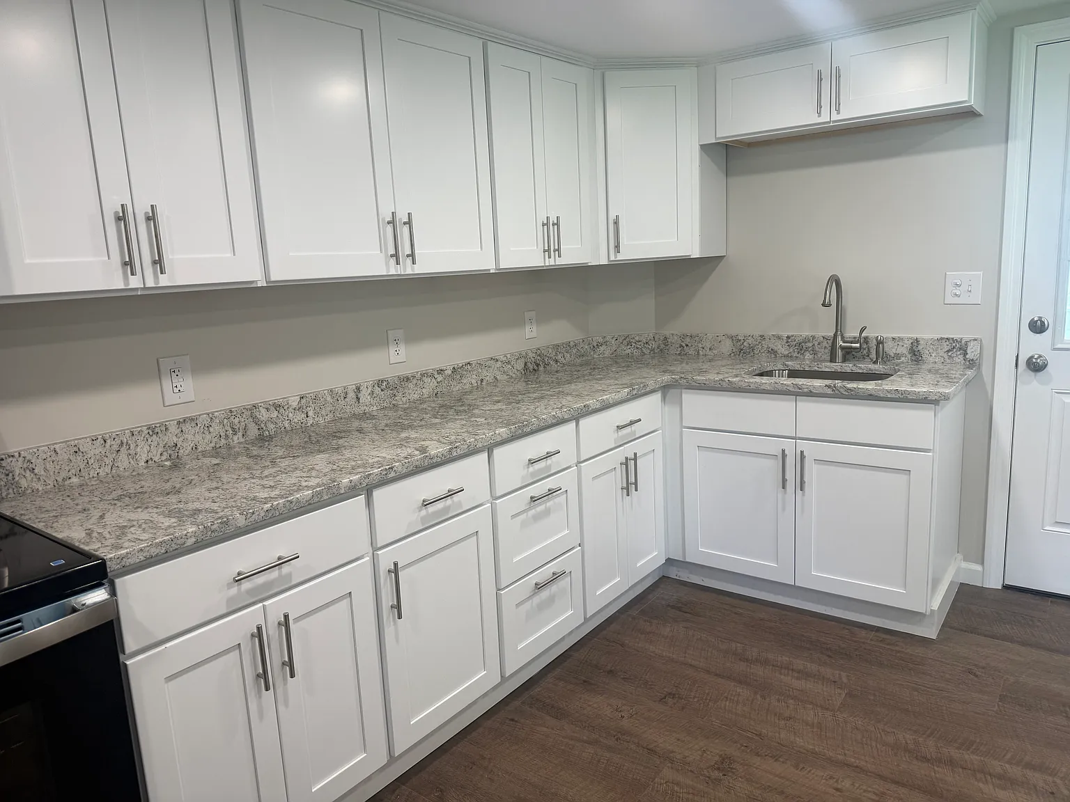 3 bed, 1100 sqft, $2,400 — Photo 2
