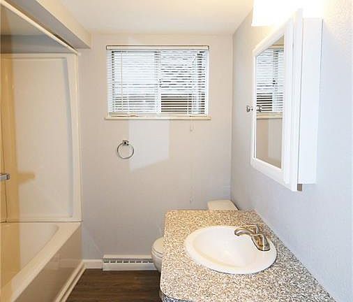 5th image of 615 & 617 Robinson Ave