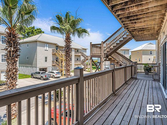 5th image of 4 Yacht Club Dr APT 31