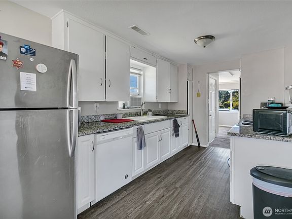4th image of 7048 S Oakes Street
