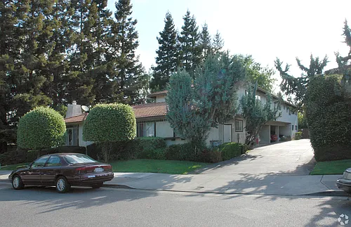 160 Michael Dr #3 Photo 1