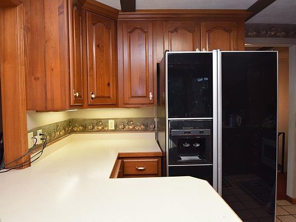 4th image of 400 Shawnee Dr