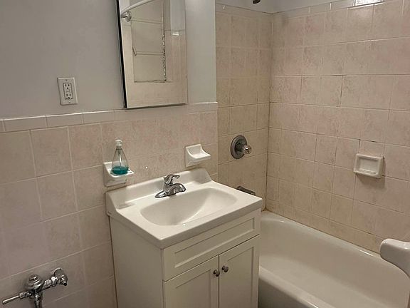 5th image of 205 E 88th St APT 1C