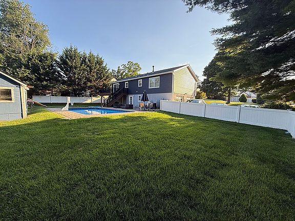 3rd image of 3320 Chelsey St