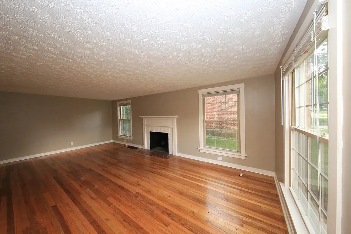 3 bed, 1.5 bath, 1600 sqft, $1,350 — Photo 4