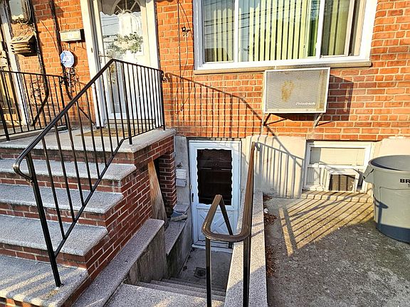 3rd image of 250 Brinsmade Ave #B