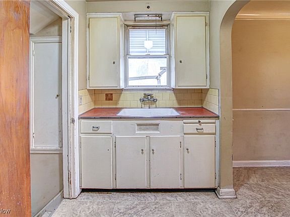 4th image of 11716 Marne Ave