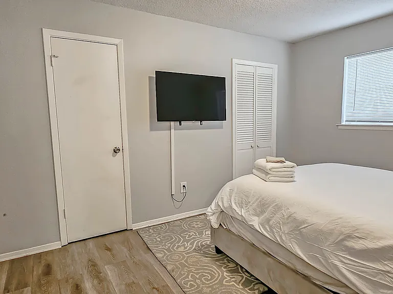 1579 Court Ave #2 — Photo 7