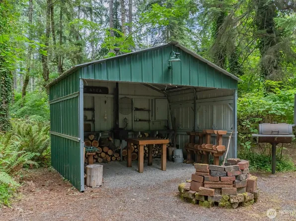 14327 SE Beaver Drive, Rainier, WA 98576