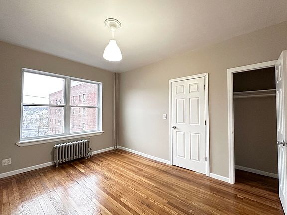 2nd image of 160 Vroom St #38