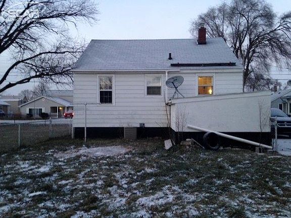 4th image of 1029 W Scottwood Ave