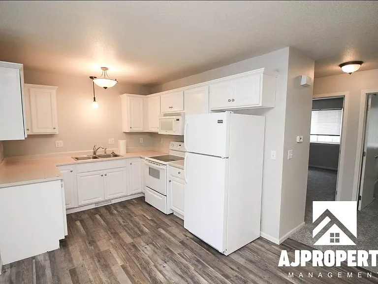 4907 S Tennis Ln — Photo 3