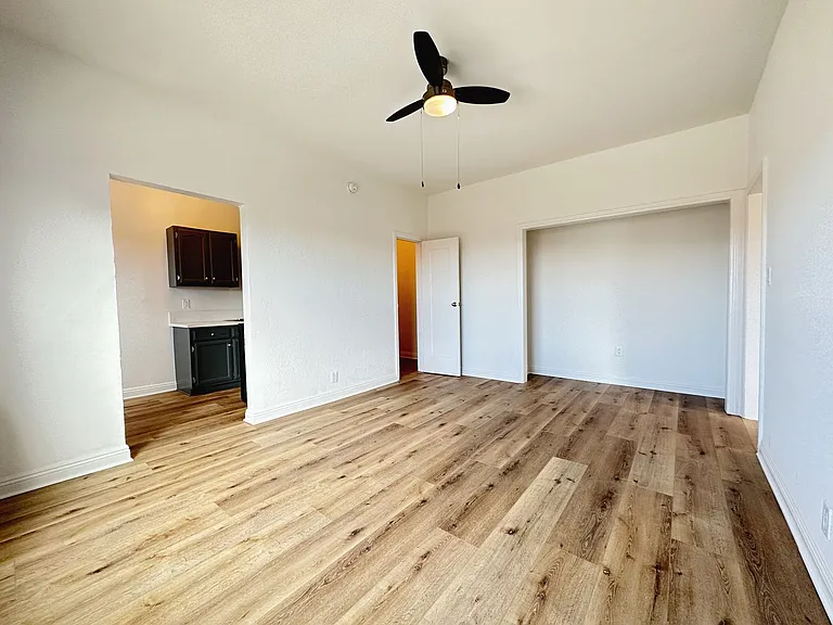 Studios available in East Hollywood, Los Angeles — Photo 17