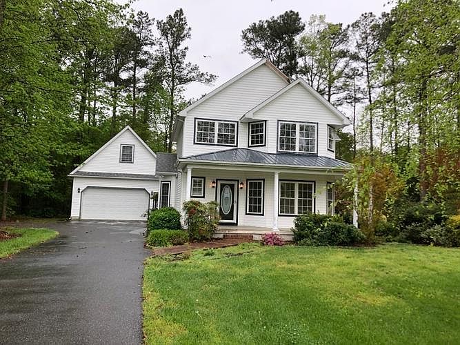 front - Fox Glen Dr.