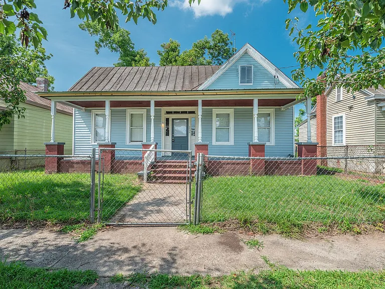 2024 Clark St — Photo 1