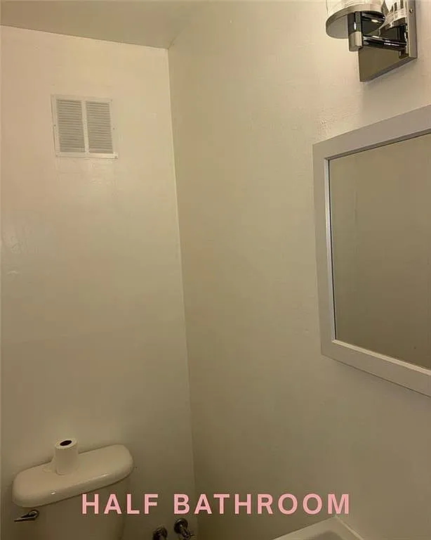 3 bed, 1.5 bath, 1000 sqft, $3,700 — Photo 1