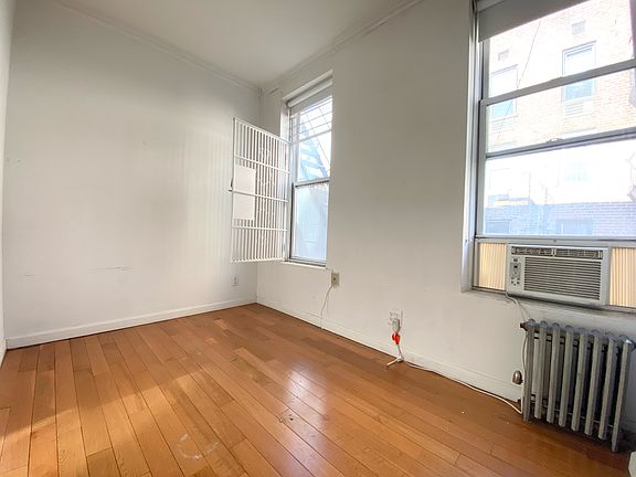 4th image of 221 E 28th St APT 3D