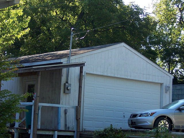2nd image of 1242 Caroline St