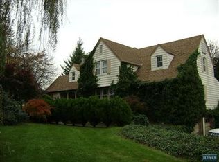 2 River Rd, East Hanover, NJ 07936