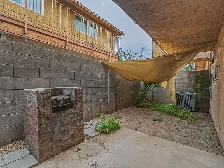 3308 W Loma Ln — Photo 21