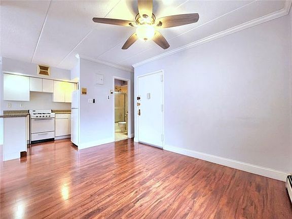 4th image of 14915 Barclay Ave APT 2A