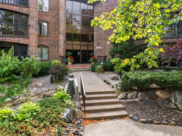 5501 Dewey Hill Rd APT 326, Edina, MN 55439