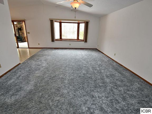 5th image of 33 Horseshoe Dr