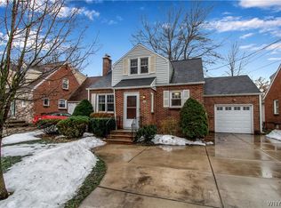 168 N Long St, Williamsville, NY 14221