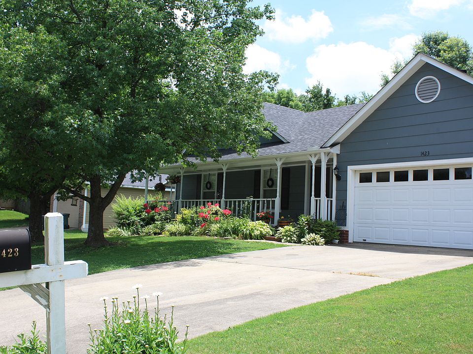 1st image of 1423 E Amber Dr