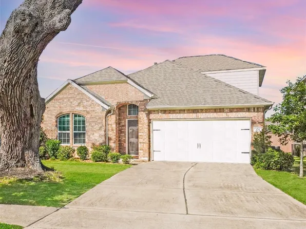 205 Woodside Court, Clute, TX 77531