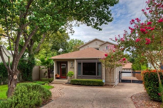 Welcome to 2206 Hartford