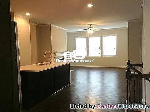 1290 Hopkins Dr