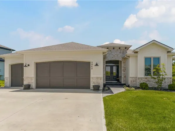 5968 Oak Creek Ct, Parkville, MO 64152