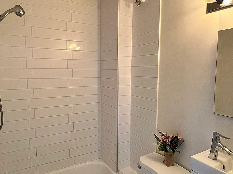 218 Queen St E #5 — Photo 6
