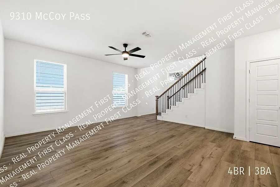 Close to everything, far from ordinary! 4 BR, 2.5 Bath plus an office and loft! — Photo 3