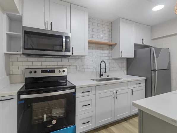 54 Maluniu Ave #202, Kailua, HI 96734