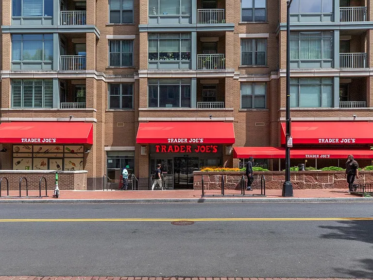 Trader Joe's in Georgetown near Kew Gardens