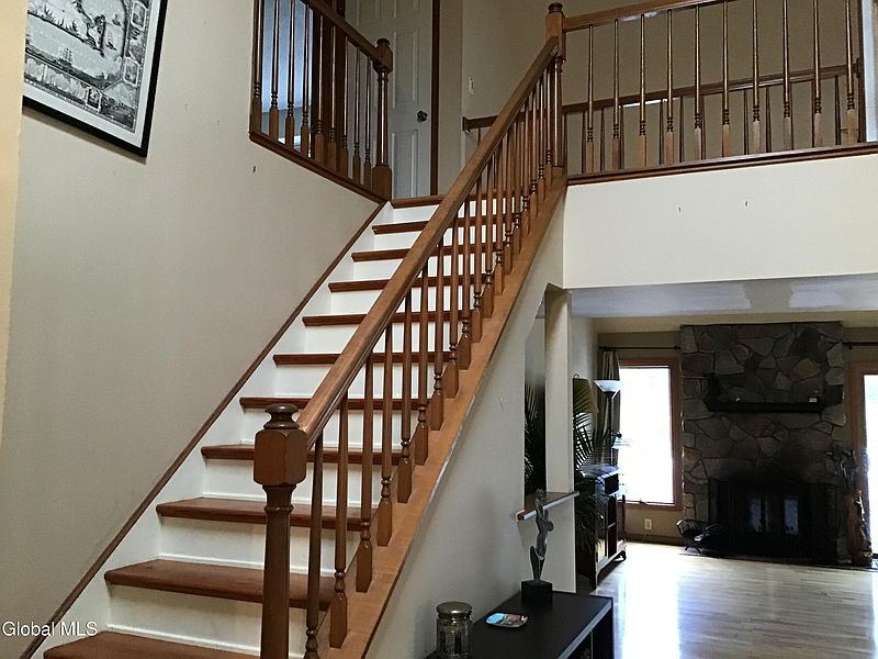5th image of 48 Carrie Court