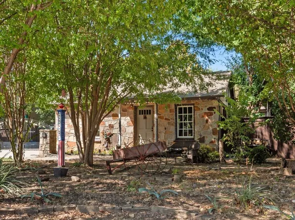 705 N Main St, Grapevine, TX 76051