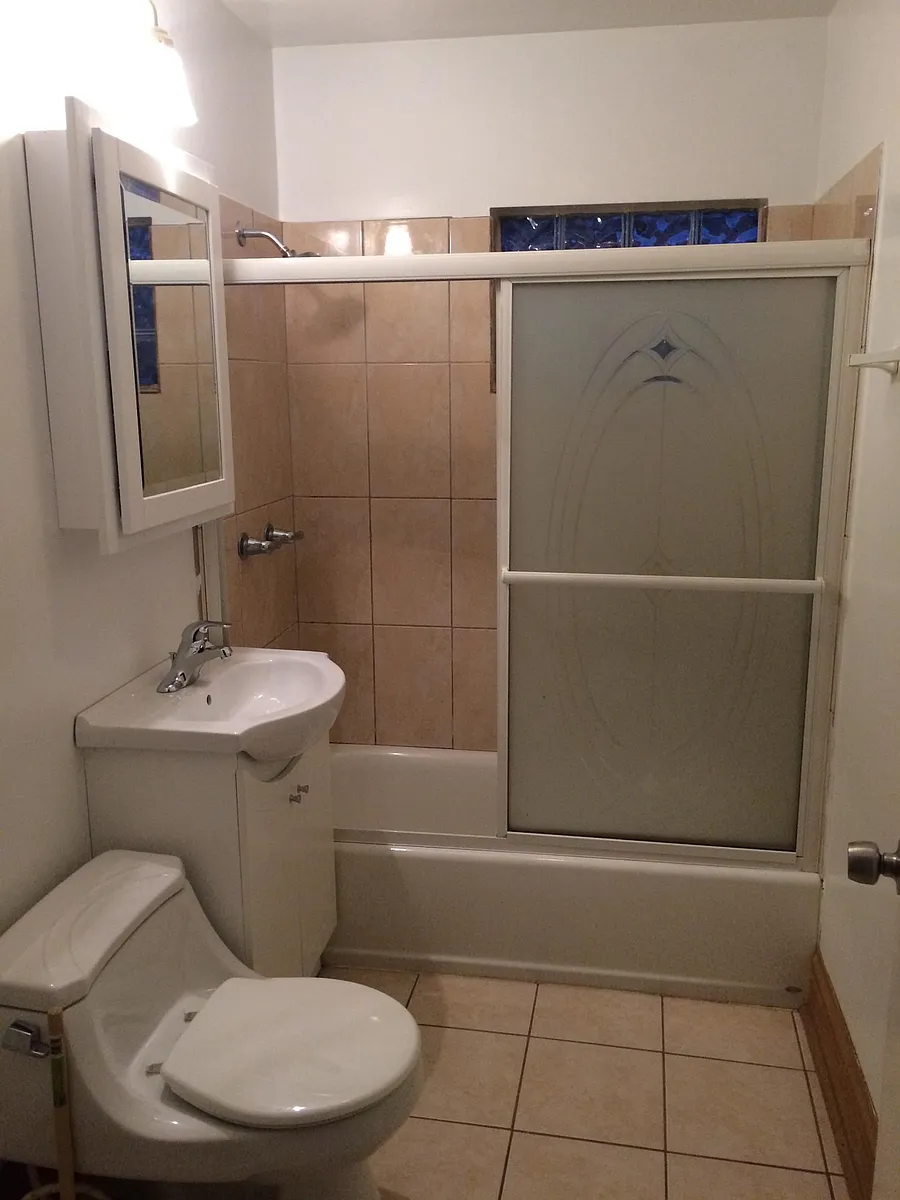 Building Photo - 3730 W Lyndale St #2