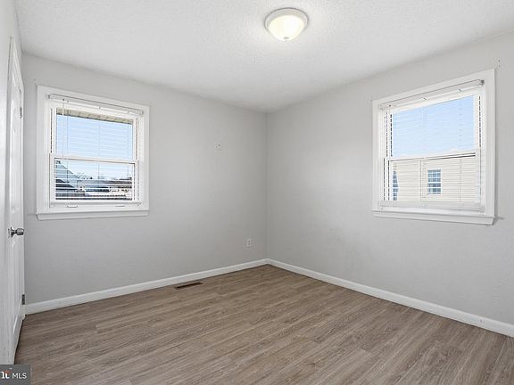 5th image of 444 Colonial Rd