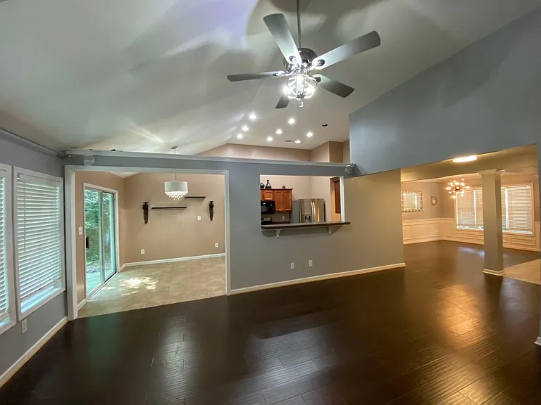 2577 Woodford Ln — Photo 4