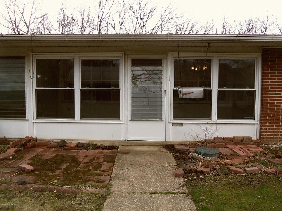 1st image of 475C Thornbury Ct