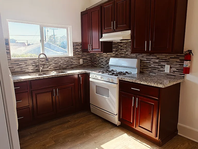 1008 Eagle Ave #1 — Photo 6