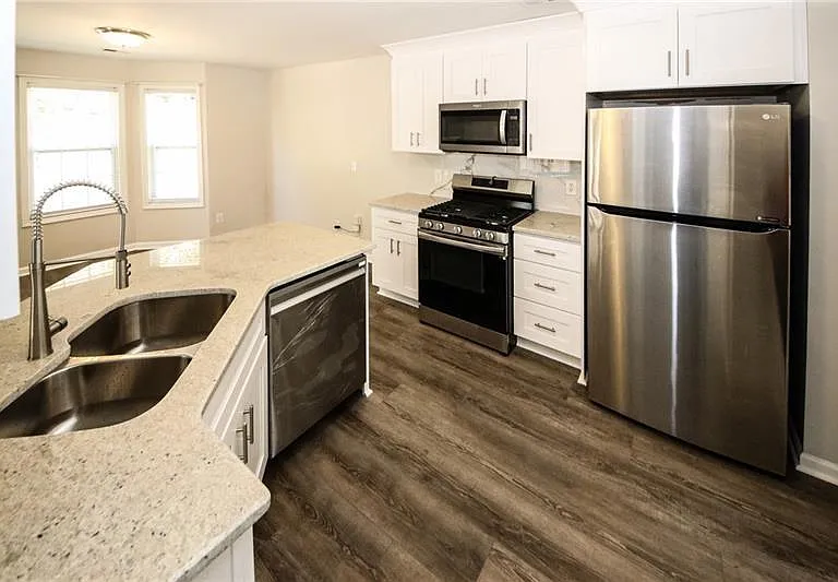 121 Stoneforest Dr — Photo 23