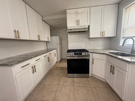 4th image of 213 Sumner Ave #5