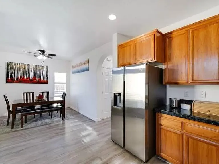 821 Bussing Ct — Photo 12