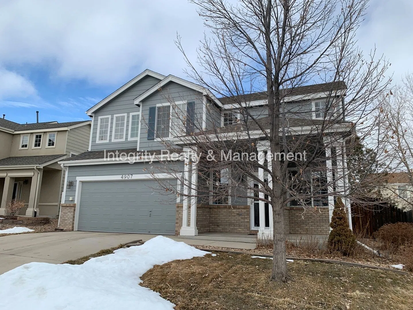 3 Bed + Loft, 2.5 Bath, 1890 Sqft - 4907 Stoneham Ave — Photo 2